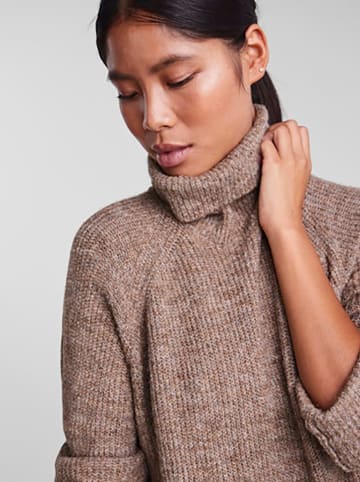 Pieces Sweter w kolorze jasnobrązowym
