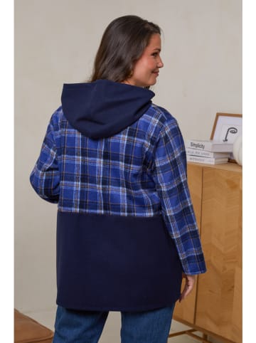 Curvy Lady Bluza w kolorze niebieskim