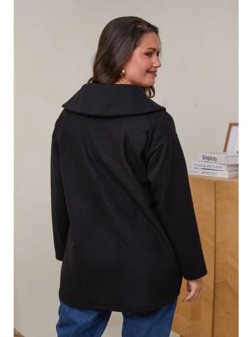 Curvy Lady Übergangsjacke in Schwarz