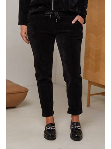 Curvy Lady Hose in Schwarz