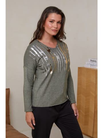 Curvy Lady Pullover in Khaki