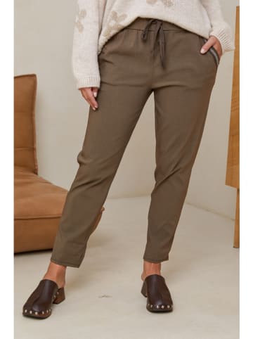 Curvy Lady Spodnie w kolorze szarobrązowym