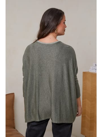 Curvy Lady Pullover in Khaki