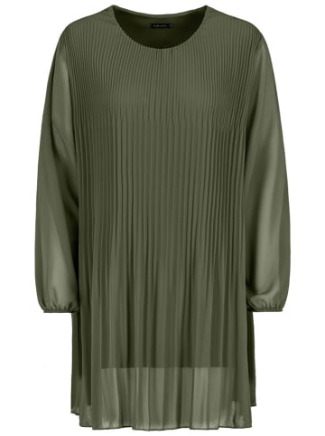 Sublevel Plisseekleid in Oliv