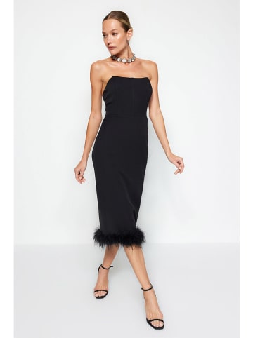 trendyol Kleid in Schwarz
