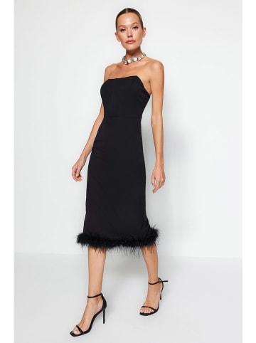 trendyol Kleid in Schwarz