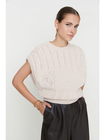 trendyol Pullunder in Creme