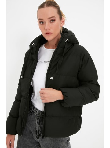 trendyol Winterjacke in Schwarz