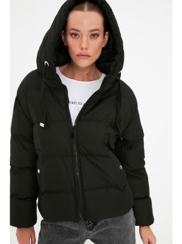 trendyol Winterjacke in Schwarz