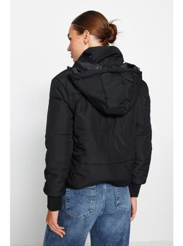 trendyol Übergangsjacke in Schwarz