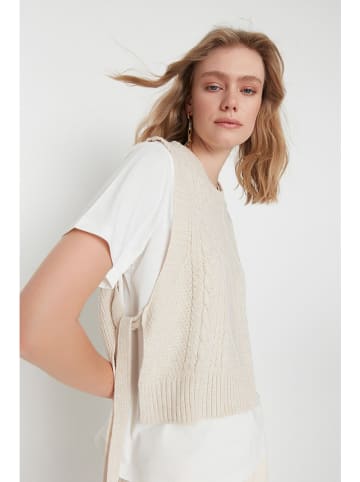 trendyol Pullunder in Creme