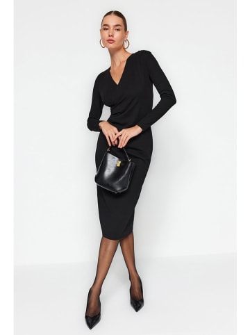 trendyol Kleid in Schwarz