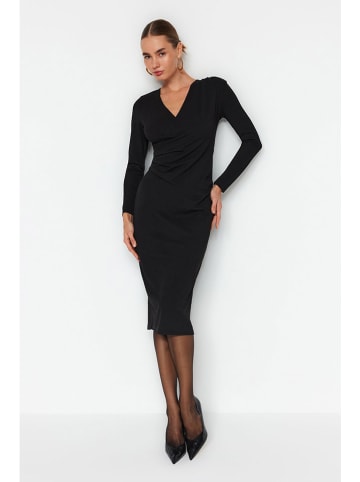trendyol Kleid in Schwarz