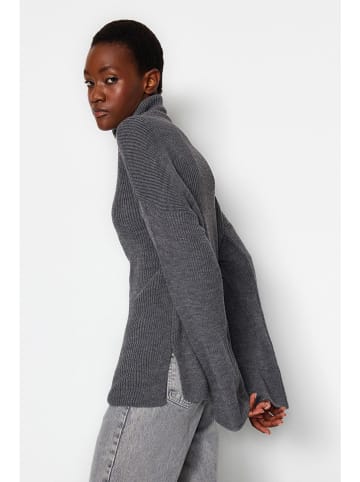 trendyol Pullover in Grau
