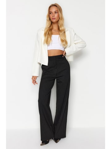 trendyol Marlenehose in Schwarz