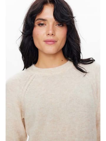 NÜMPH Sweter w kolorze kremowym