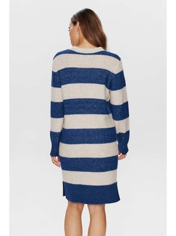 NÜMPH Strickkleid in Creme/ Blau