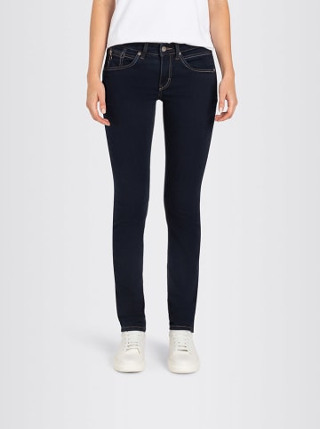 MAC Dżinsy "Slim" - Slim fit - w kolorze granatowym