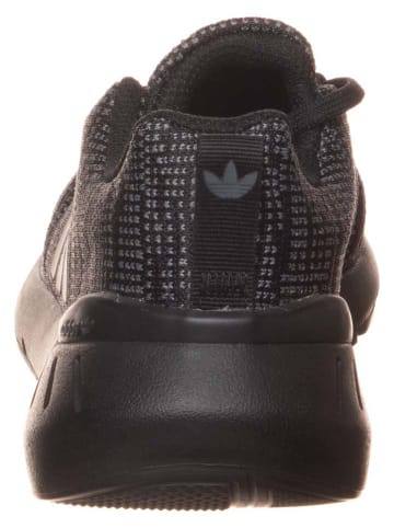 adidas Sneakersy "Swift Run 22 C" w kolorze czarnym
