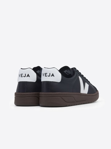 Veja Sneakers "Urca" in Schwarz/ Weiß