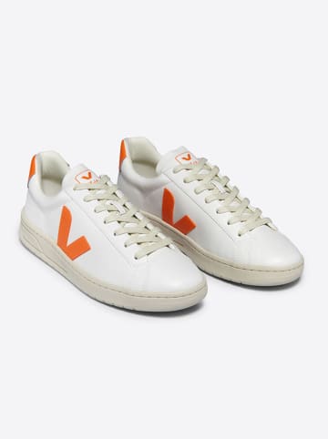 Veja Sneakersy "Urca" w kolorze biało-pomarańczowym