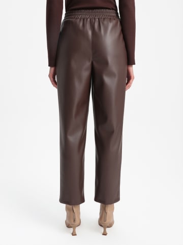 BGN Kunstleren broek donkerbruin