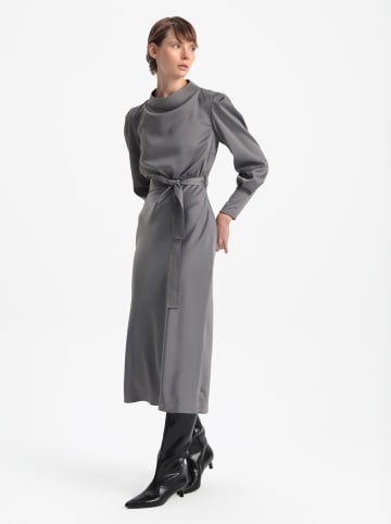 BGN Kleid in Grau