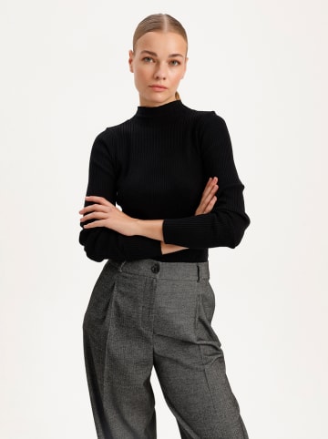 BGN Sweter w kolorze czarnym