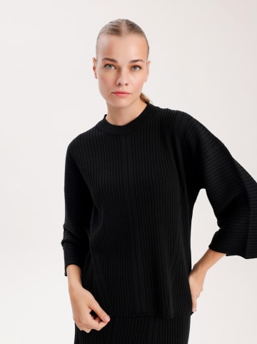BGN Sweter w kolorze czarnym