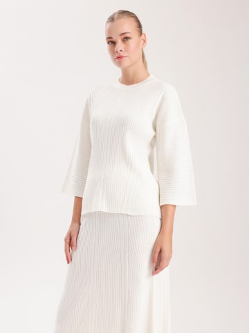 BGN Sweter w kolorze kremowym