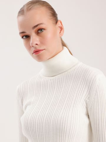 BGN Rollkragenpullover in Creme
