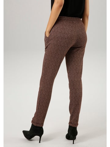 Aniston Hose in Braun