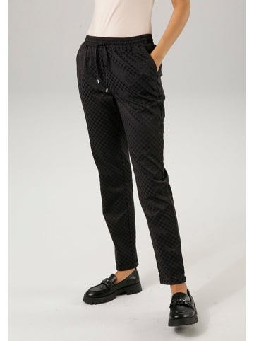 Aniston Hose in Schwarz