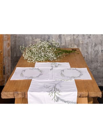 Butter Kings Tafelloper "Christmas twigs" wit/groen/grijs - (L)140 x (B)40 cm