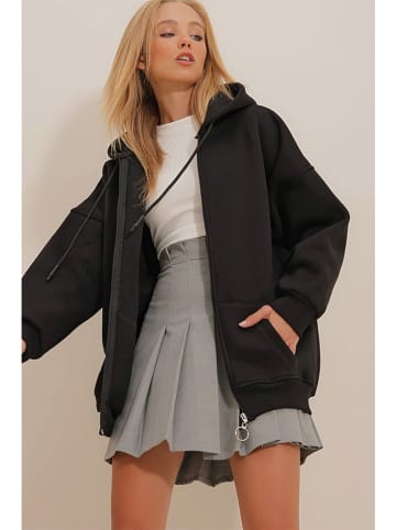 Trend Alaçatı Stili Sweatjacke in Schwarz