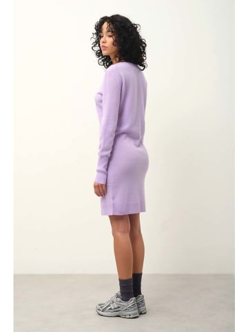 AUTHENTIC CASHMERE Kaszmirowa sukienka "Armet" w kolorze fioletowym