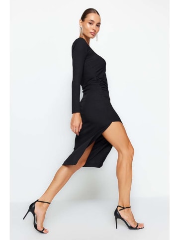 trendyol Kleid in Schwarz