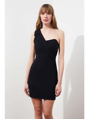 trendyol Kleid in Schwarz