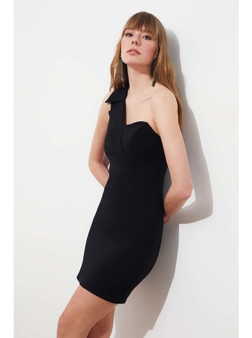 trendyol Kleid in Schwarz