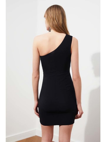 trendyol Kleid in Schwarz