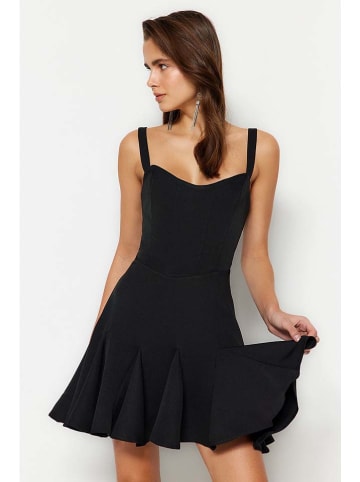 trendyol Kleid in Schwarz