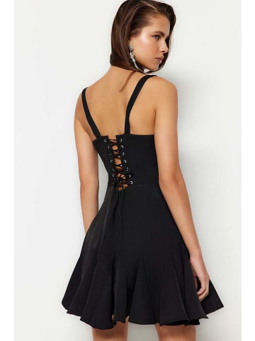 trendyol Kleid in Schwarz