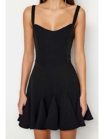 trendyol Kleid in Schwarz