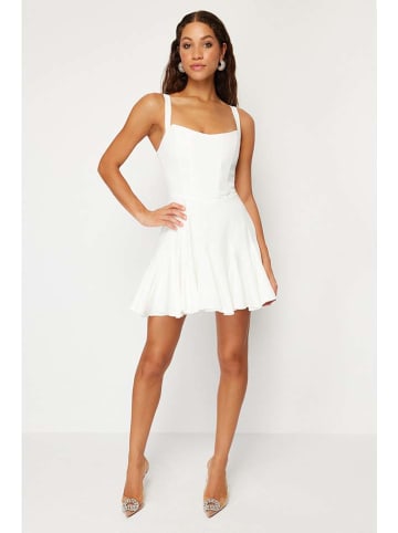 trendyol Kleid in Creme