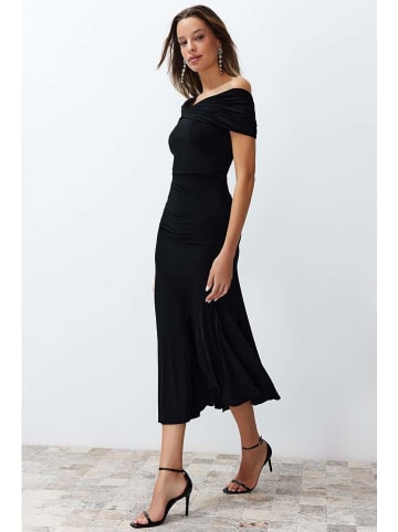 trendyol Kleid in Schwarz