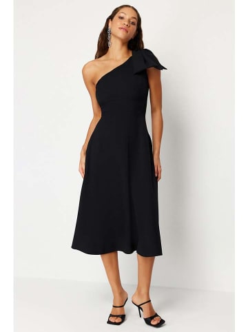 trendyol Kleid in Schwarz