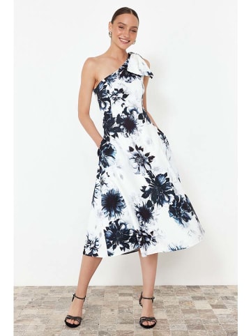 trendyol Kleid in Weiß/ Dunkelblau