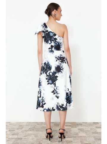 trendyol Kleid in Weiß/ Dunkelblau
