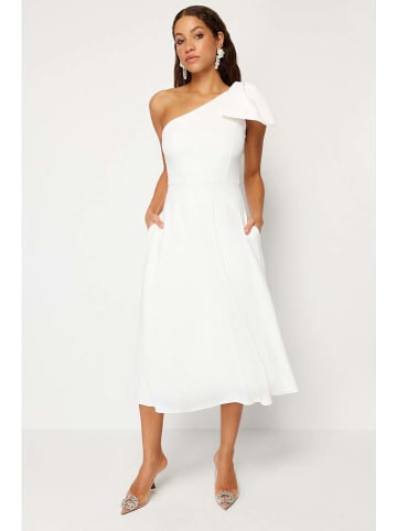 trendyol Kleid in Weiß