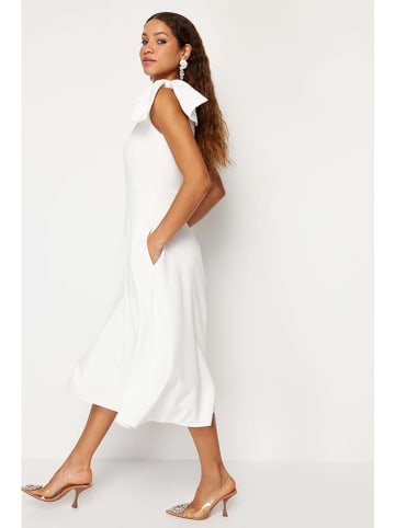 trendyol Kleid in Weiß
